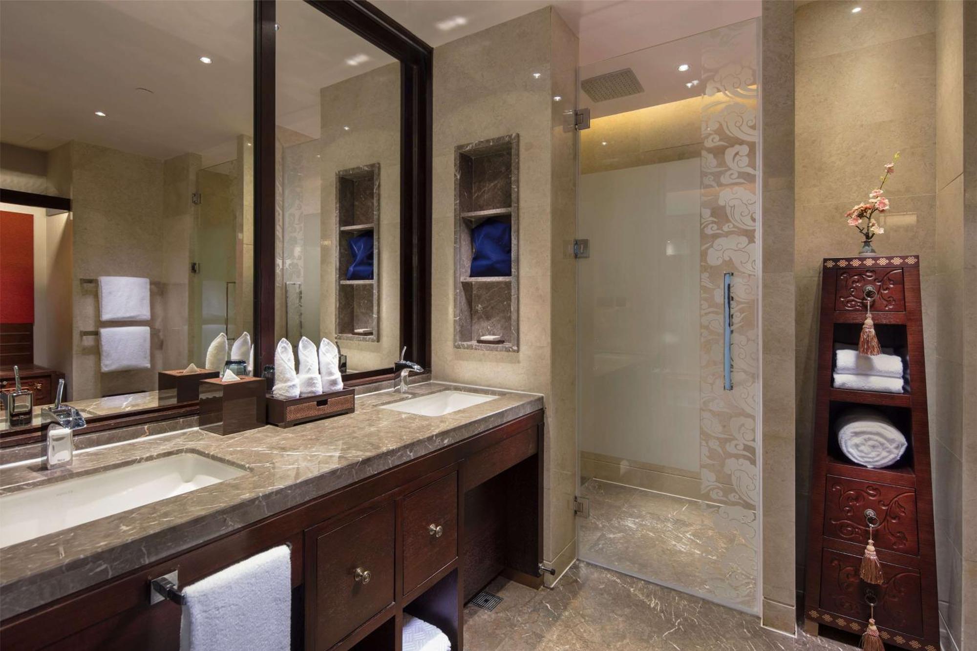 Hilton Linzhi Resort Nyingcse Kültér fotó