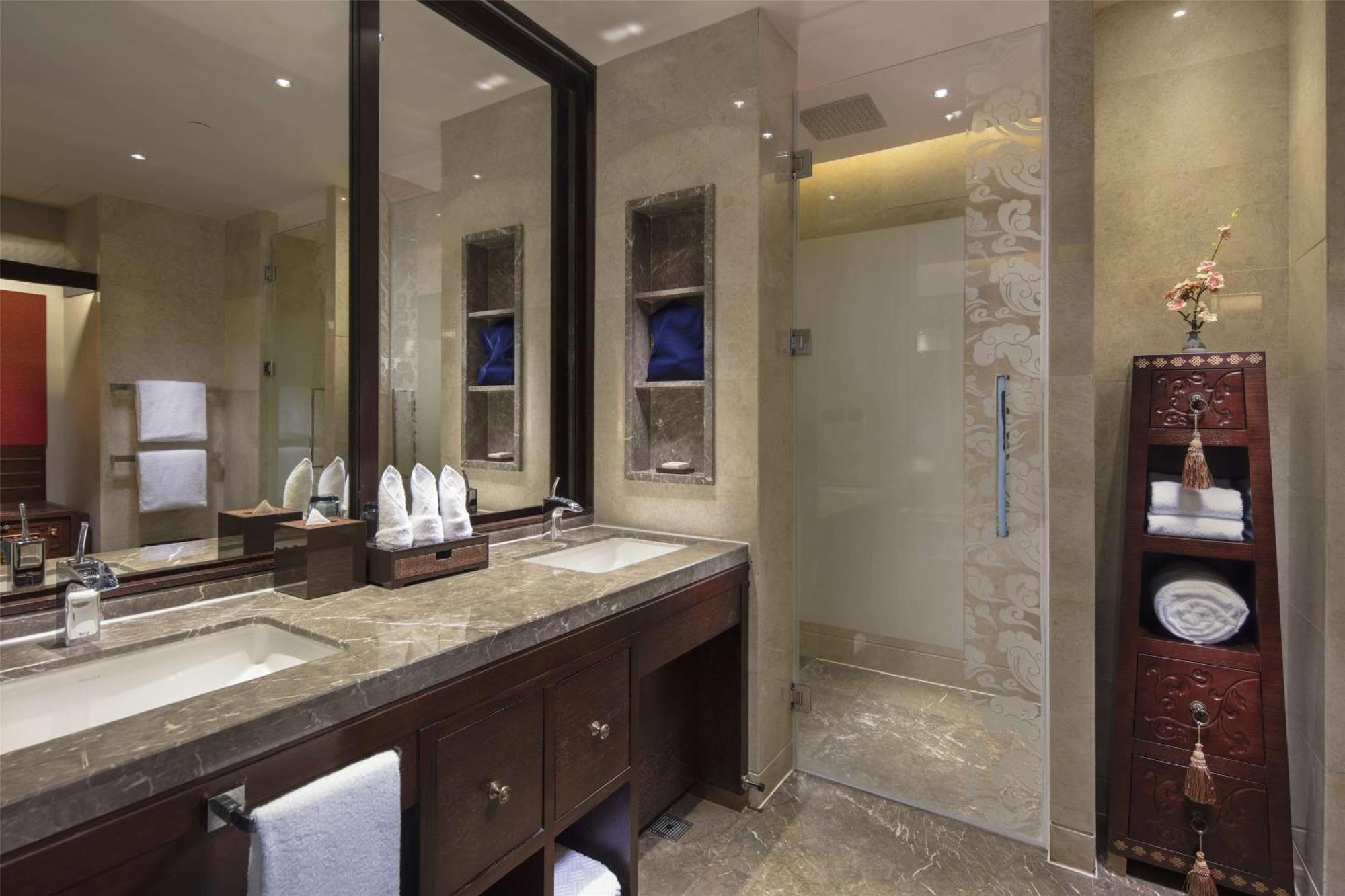 Hilton Linzhi Resort Nyingcse Kültér fotó